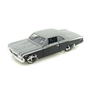  1966 Chevy Chevelle SS 396 1/24 Black/Grey: Toys & Games