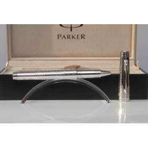 Parker Premier Deluxe Graduated Chiselling ST (Silver Trim) Rollerball 