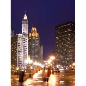  Wacker Drive and Skyline at night, Chicago, Illinois, USA 