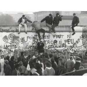  Fall of The Berlin Wall: Home & Kitchen
