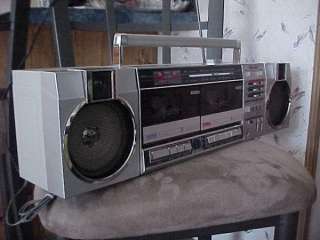  Sanyo M W22 BOOMBOX AM/FM Stereo Radio Double Cassette Recorder