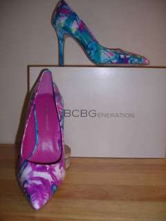 BCBG BG Flash Pale Lilac flower burst pump NIB  