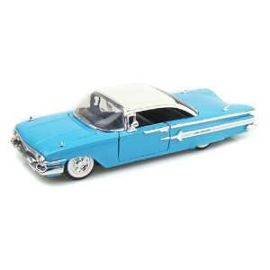  1960 Chevy Impala 1/24 Showroom Floor Light Blue: Toys 