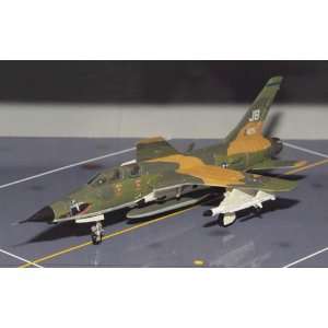  F 105G Thunderchief Korat AFB 1:144 Cafe Reo CFR023: Toys 
