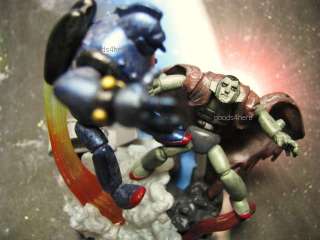 Space Monster Robot Fighting War Scene Figure Set C2  