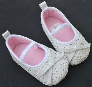 White Mary Jane bows toddler baby girl shoes size 2 3  
