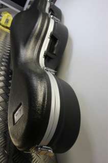 DCM Cello Hard Case with Wheels   slight damage  