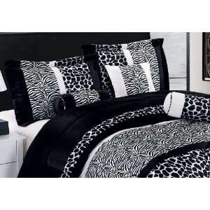   Giraffe Print Bed In A Bag Black & White Micro Fur Comforter Set, Twin