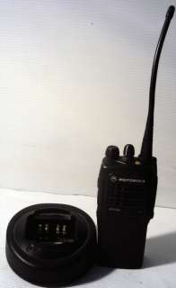 Motorola HT750/AAH25RDC9AA2AN Two Way Radio w/Charger  