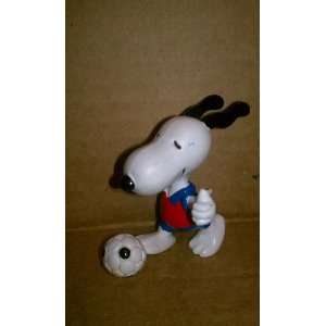  Vintage Peanuts Snoopy Soccer PVC Figure (1980s 
